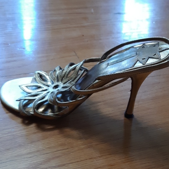 heels - Picture 2 of 3